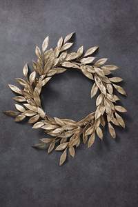 Guirnalda de metal artístico, trabajo de hojas florales en forma redonda con flores y hojas delicadamente dispuestas para una belleza decorativa - Product Image 5