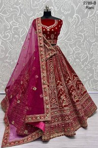 Boda perfecta lehenga choli con bordado pesado en terciopelo - Product Image 5
