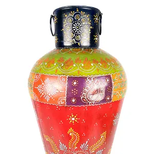 Vase en métal antique fait à la main pour les arrangements floraux de conception pièce élégante de décoration de la maison disponible au prix de vente à l'exportation - Product Image 3