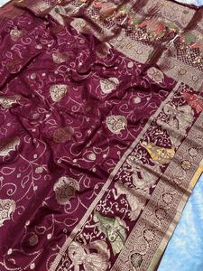 Sari en soie pure Dola, tissage jacquard, avec pallu et bordure riches en zari, motif Meenakari Bandhani - Product Image 2