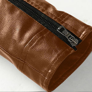 เสื้อแจ็คเก็ตหนังผู้ชายสำหรับฤดูหนาว สีน้ำตาล คอตั้ง ซิปหน้า ทำจากหนังแกะ มีกระเป๋าซิป - Product Image 4