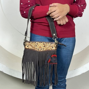 Bolso de Mano Pequeño de Cuero Gamuzado Hecho a Mano Personalizado Nuevo 2025, Bolso de Mano Pequeño de Lujo para Mujer con Flecos y Correa Ajustable para Citas y Compras - Product Image 1