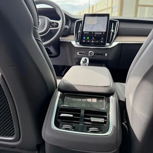 Volvo XC90 B6 Plus 2025 d'occasion en excellent état, thème lumineux, 7 places, prêt pour livraison mondiale - Product Image 6