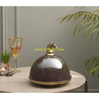 Support à dessert floral de luxe à deux niveaux porte-gâteau et biscuit doré avec accents de fleurs pour la décoration de table à manger