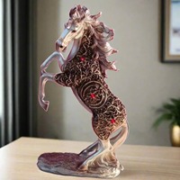 Charmante figurine de cheval noir avec des accents blancs Décor de table décoratif élégant pour l'affichage de cadeaux de bureau à domicile