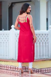 Kurti de coupe droite sans manches de style moderne avec broderie Kutchi vibrante et travail en miroir - Product Image 5