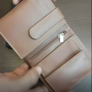 Cartera de Hombre de Cuero Genuino Premium, Diseño Bifold con Bolsillo con Cremallera para Monedas, Múltiples Ranuras para Tarjetas y Compartimentos Dobles para Efectivo - Product Image 2