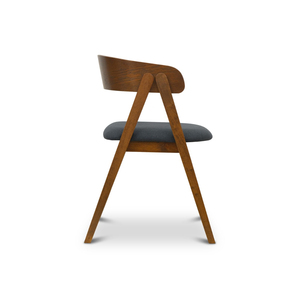 Chaise de salle à manger Collins Cocoa en teck massif, couleur marron, recouverte de cuir synthétique pour une utilisation en intérieur. - Product Image 3