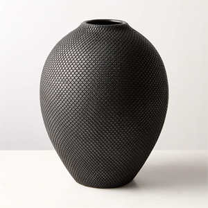 Apportez une touche d'art naturel et un caractère audacieux à votre espace avec ce vase en terre cuite noire texturé, fait à la main. - Product Image 1
