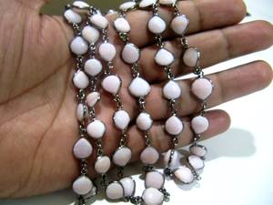 Opale Rose Naturelle Forme de Coeur Briolette Facettes Taille 10mm à 11mm Lunette Connecteur Noir Oxydé Plaqué Chaîne - Product Image 2