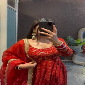 VASTRA COTTAGE Vestido de Georgette Sintético con Bordado de Hilo y Pantalón de Microalgodón y Dupatta de Encaje Elegante, Conjunto Completamente Cosido - Product Image 2