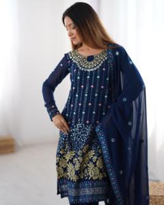 Costume Salwar brodé prêt à l'emploi de créateur, parfait pour les fêtes de mariage et les festivals, disponible à un prix abordable - Product Image 5