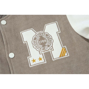 Modern Slim Fit Hombres Retro-Inspirado Varsity Jacket Color Block con cuello alto y cierre de botón a presión recubierto procesado - Product Image 3