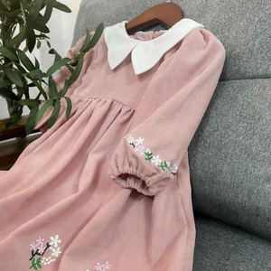 Vestido de lino suave hecho a mano para niñas pequeñas, estilo informal para el primer cumpleaños de niños pequeños, OEM hecho en Vietnam - Product Image 4