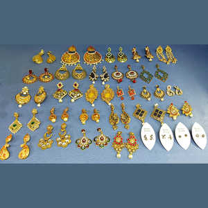Paquete inicial al por mayor de 100 pendientes de moda surtidos, solo Rs.5500/-. - Product Image 2