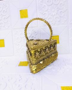 กระเป๋าคลัทช์ไข่มุกทำมือ Fusion Republik บุด้วยผ้าซาติน ปิดด้วยฝาปิด สายสะพายไหล่ ความจุ 1-1.9 ลิตร กระเป๋าออกงานแฟชั่น - Product Image 2