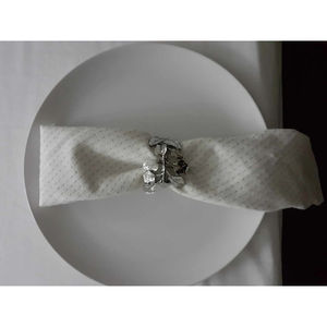 Ronds de serviette modernes en aluminium pour événements de mariage - Design personnalisable et écologique pour ajouter une touche de chaleur naturelle et de confort aux espaces repas - Product Image 2