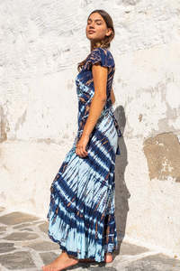 Summer Resort Wear Blue Tie Dye Wrap Maxi Dress para mujer Vestido de playa con abertura en el cuello en V bohemio hecho a mano - Product Image 4