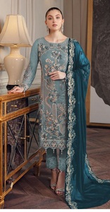 Nuevo traje pakistaní Georgette pesado con fondo Stanton bordado con interior con bordado Nazarene Duppata para mujeres - Product Image 4