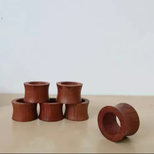 Ensemble de 4 anneaux de serviette en bois faits à la main, forme ronde en bois massif, couleur marron, anneau de serviette pour table et ustensiles de cuisine - Product Image 1