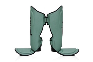 Espinilleras Premium de Muay Thai: Diseñadas con maestría para una máxima protección durante el sparring intenso y el trabajo con saco de boxeo pesado. - Product Image 3