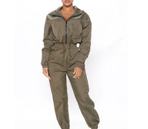 Survêtement pour femmes en nylon imperméable léger avec logo personnalisé, coupe-vent, ensemble de survêtement en nylon pour l'extérieur - Product Image 1