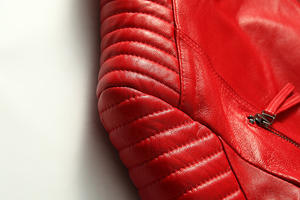 Chaqueta de Cuero Genuino para Mujer, Cuello Alto, Transpirable, de Alta Calidad, con Relleno de Algodón, Tallas y Colores Personalizables, Venta al Por Mayor - Product Image 3