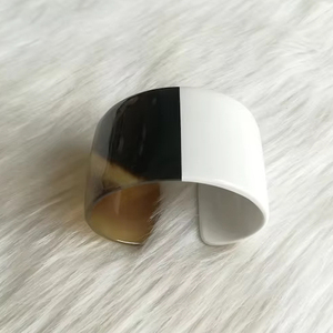 เครื่องประดับทำจากเขาควายและวัวทำด้วยมือกำไลข้อมือสีฮอร์นธรรมชาติพร้อมความรักและการออกแบบที่ดีที่สุดกำไลข้อมือกำไลข้อมือ - Product Image 1