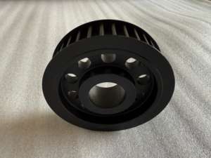 Poulie de distribution HTD 30T 14M sans clé, largeur de courroie 40 mm, matériau en acier, bride montée, noirodisé - Product Image 3