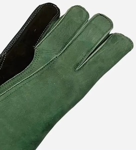 Gants de fauconnerie de chasse personnalisés de la meilleure qualité, manche en carbone, cuir de vache souple, imperméables, durables et légers pour une utilisation en extérieur - Product Image 5