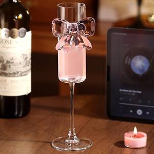 Copa de vino con lazo y borde fino que crea una degustación suave y elegante que mejora el disfrute - Product Image 4