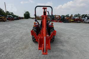 รถแทรกเตอร์คูโบต้า L2501 ปี 2021 สภาพใช้งานมาแล้ว พร้อมเครื่องตัดหญ้า ที่ตักด้านหน้า และรถขุดด้านหลัง - Product Image 2