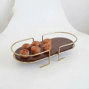 Plateau de service ovale en bois d'acacia avec cadre en laiton, design minimaliste pour les collations de fête, motif solide et durable - Product Image 1