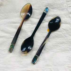 Cubiertos de mango largo de buena calidad, 3 uds., cubiertos, cuchara para ensalada, utensilios de cocina ideales, vajilla de mesa, juegos de cucharas de cuerno - Product Image 5