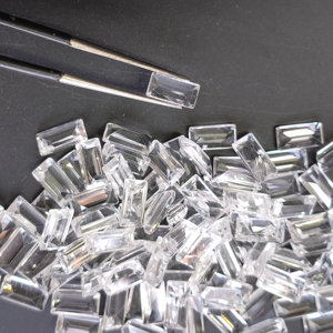 โทแพซสีขาวธรรมชาติ 8x4 มม. ทรงบาแก็ตต์ คุณภาพดีที่สุด สำหรับทำเครื่องประดับ - Product Image 1