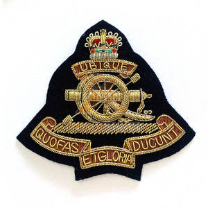 Badges brodés à la main de haute qualité, fabrication en usine, étiquettes privées - Product Image 1