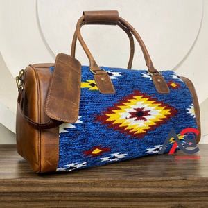 2025 accessoires de voyage sacs de voyage en plein air couverture de selle personnalisée sac de sport de sport pour femmes en cuir véritable polochon sacs de nuit - Product Image 1