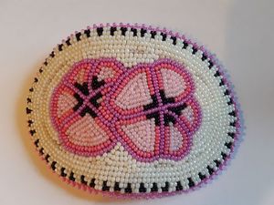 Adorno para el cabello bordado con cuentas de estilo tradicional - Product Image 1