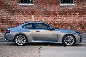 M2 2025, Transmisión Manual de 6 Velocidades, Motor de 6 Cilindros y 473 hp, Techo de Fibra de Carbono M, Paquete de Iluminación - Product Image 4