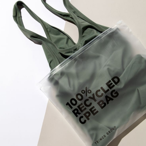 Bolsa de Ropa Impermeable de PVC Esmerilado Personalizada Premium con Cierre Deslizante y Logotipo Personalizado, Hecha en Turquía - Product Image 3