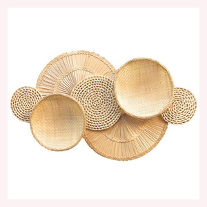 Sculpture murale en rotin et jonc de mer fabriqués à la main Boho Chic élégant Accent inspiré de la nature pour les intérieurs à la mode - Product Image 3