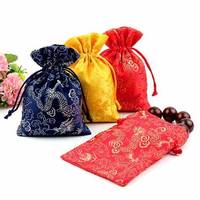 Pochette de sac d'emballage cadeau en satin de soie avec cordon de serrage en or rose coloré avec logo imprimé personnalisé