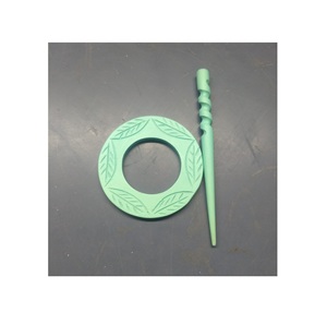 Épingle de châle en bois fait à la main de haute qualité pour fermeture d'écharpe accessoires de tricot à prix de gros pour l'exportation - Product Image 1