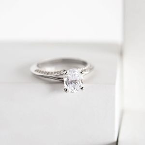 แหวนหมั้นตัดวงรีสำหรับผู้หญิง - Product Image 3