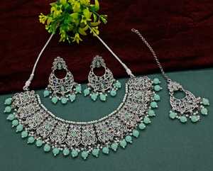 Nuevo diseño AD sin cortar plateado tradicional y de moda perla y Kundan tachonado gargantilla collar conjunto y conjunto de joyas para mujer - Product Image 2