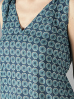 Estampado geométrico Kantha azul ópalo hombro y espalda atar Kurta acampanado con pantalones cortos Kurta conjunto de traje de pantalón de dos piezas para mujer