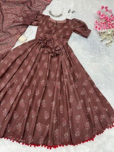 ชุด Kurti และเข้าชุด Dupatta สำหรับผู้ใหญ่ชุดปักครอสติชแบบพิเศษความยาวพิเศษแบบไม่ซ้ำใครสำหรับปาร์ตี้ยามเย็น - Product Image 4