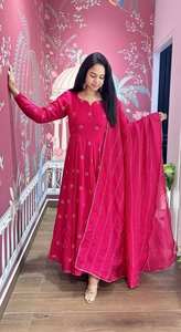 Belle robe Anarkali en soie avec travail fantaisie à la mode longue Salwar Kameez Dupatta pakistanaise pour les fonctions de mariage - Product Image 4