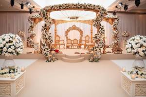 Mandap Profesional Moderno para Bodas Indias con Diamantes, con Pilares Sona Chandi, Estilo de Boda Sudafricana, Pilares Dorados - Product Image 6