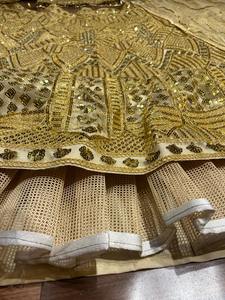 Lehenga choli ชุดปาร์ตี้เจ้าสาวสุดพิเศษสำหรับผู้หญิงตาข่ายสีทองมีความต้องการสูง - Product Image 5